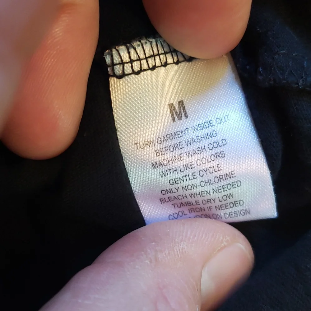 Girls medium short sleeve tee " we have nothing to lose & a world to see" - Picture 3 of 4